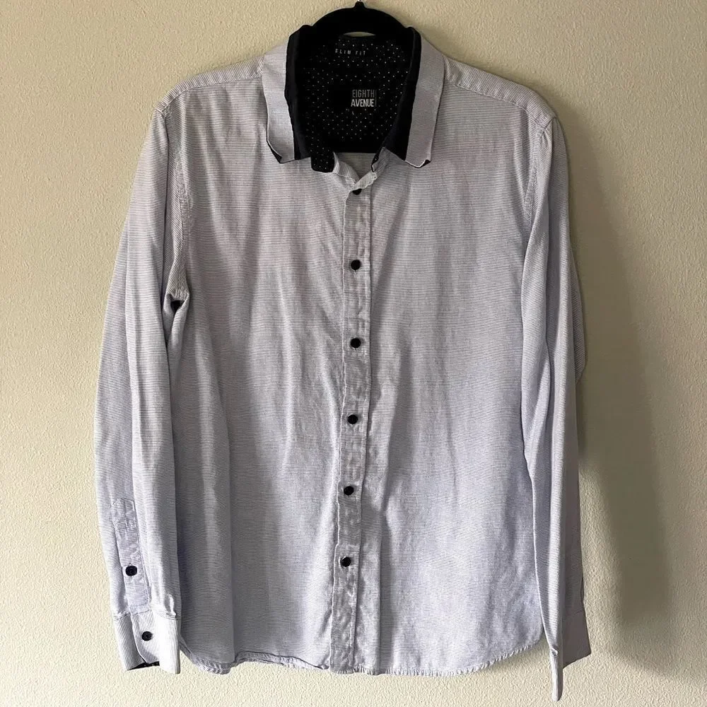Eighth Ave. Slim Fit, Light Blue Mens Botton Down Dress Shirt. Size Large.